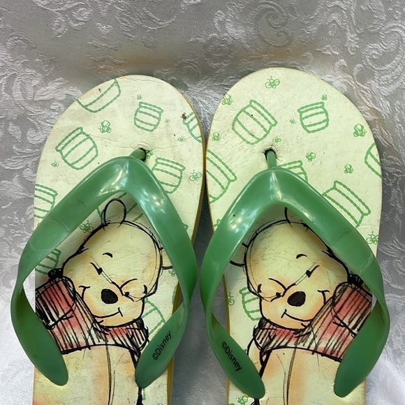 Disney Winnie the Pooh Flip Flops - Picture 3 of 5
